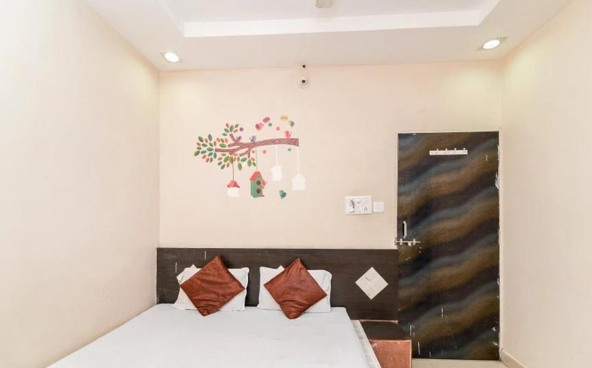 Hotel Rameshwaram ウッジャイン エクステリア 写真