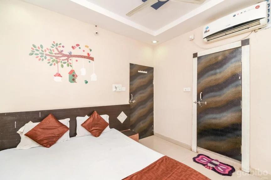 Hotel Rameshwaram ウッジャイン エクステリア 写真