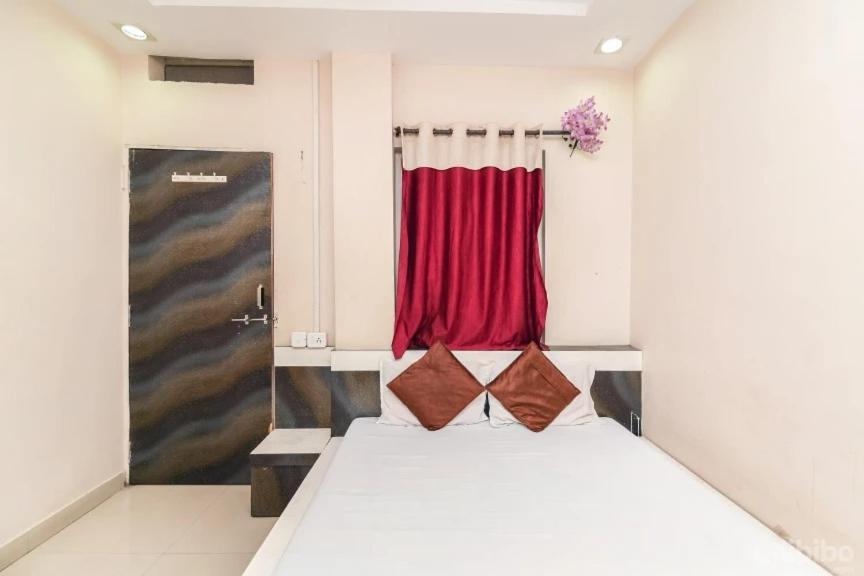 Hotel Rameshwaram ウッジャイン エクステリア 写真