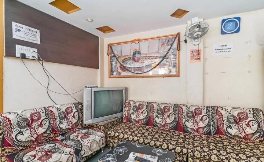 Hotel Rameshwaram ウッジャイン エクステリア 写真